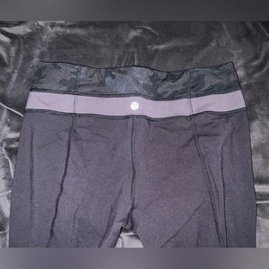 Lululemon Leggings - No longer made - Size 8 - Detailed Waist band